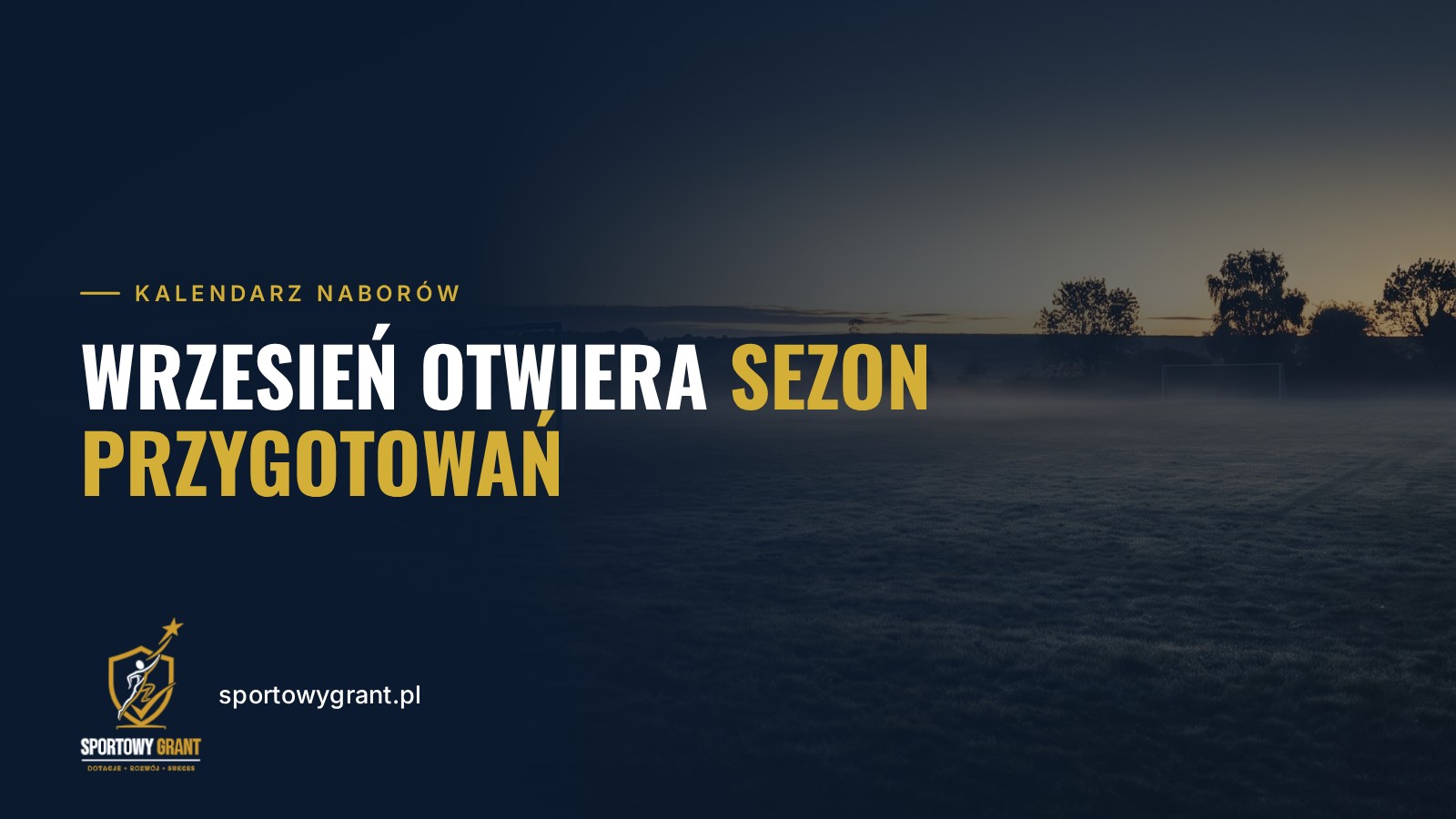 Grafika Sportowy Grant: boisko o świcie we mgle, na granatowej nakładce hasło „Wrzesień otwiera sezon przygotowań”